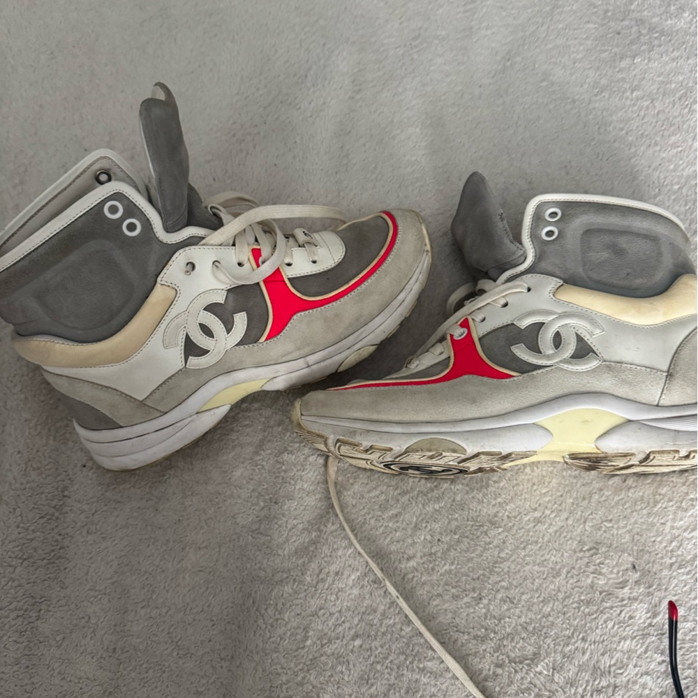 CHANEL Sneakers